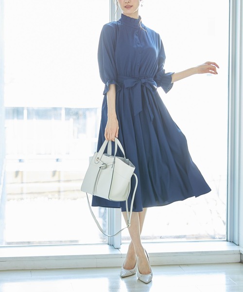 tocco closet(トッコ クローゼット)の「ウエストりぼん付きプチフリルネックキャンディースリーブシャツワンピース(ワンピース・レディース・ベージュ/ネイビー・M)」の10枚目の写真