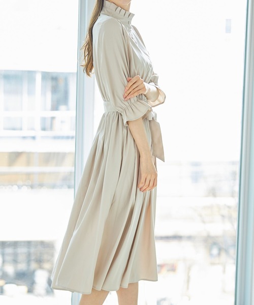 tocco closet(トッコ クローゼット)の「ウエストりぼん付きプチフリルネックキャンディースリーブシャツワンピース(ワンピース・レディース・ベージュ/ネイビー・M)」の3枚目の写真