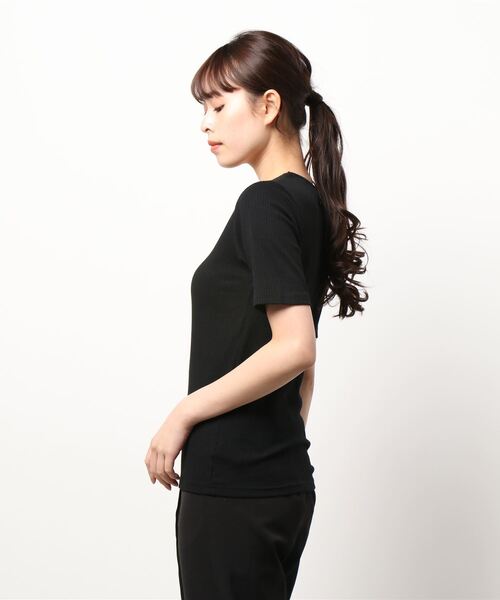 HONEYSUCKLE ROSE(ハニーサックルローズ)の「【HONEYSUCKLE ROSE】リブクルーネックTシャツ(Tシャツ/カットソー・レディース・ブラウン/ブラック/オフホワイト・S/L/M)」の7枚目の写真