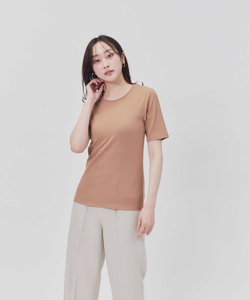 HONEYSUCKLE ROSE(ハニーサックルローズ)の「【HONEYSUCKLE ROSE】リブクルーネックTシャツ(Tシャツ/カットソー・レディース・ブラウン/ブラック/オフホワイト・S/L/M)」の3枚目の写真