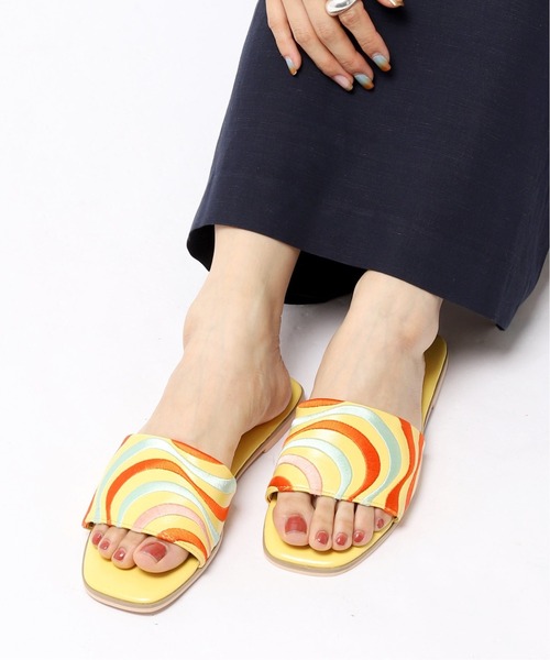 Casselini(キャセリーニ)の「【Casselini/キャセリーニ】シシュウサンダル(サンダル・レディース・ブラック/イエロー・SMALL/MEDIUM/LARGE)」の2枚目の写真