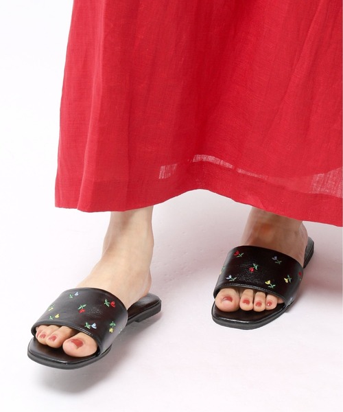 Casselini(キャセリーニ)の「【Casselini/キャセリーニ】シシュウサンダル(サンダル・レディース・ブラック/イエロー・SMALL/MEDIUM/LARGE)」の3枚目の写真