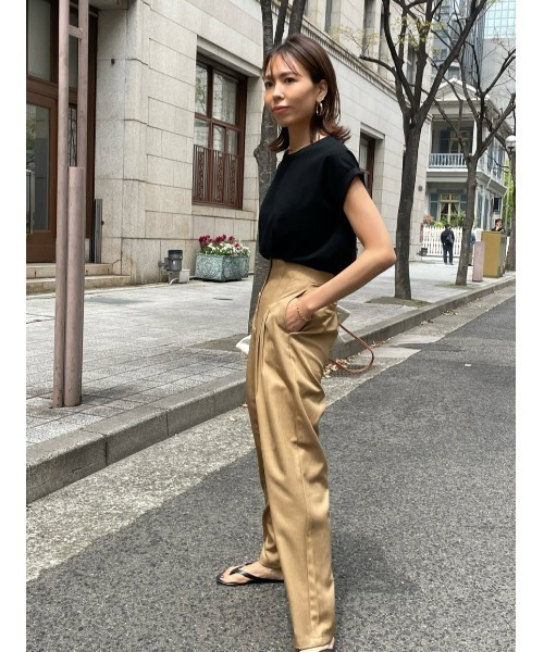 ulu（ウル）の「roundneck roll up Tshirt（Tシャツ/カットソー・レディース・ブラック・FREE）」の2枚目の写真