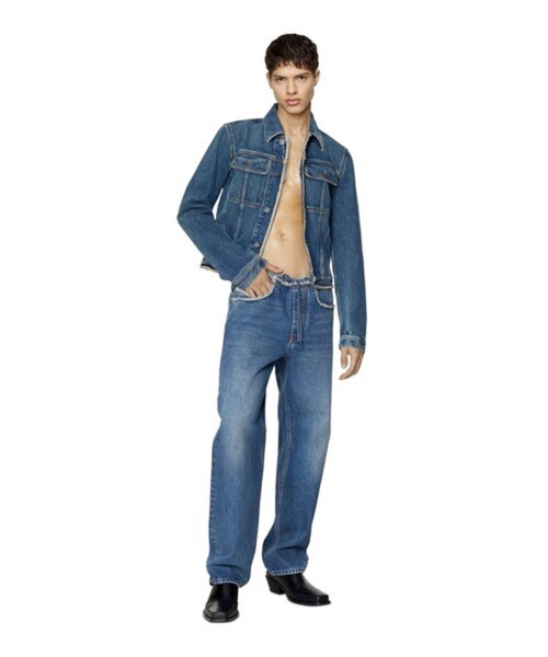 DIESEL>>ディーゼル ストレートレッグ ジーンズ DIESEL ディーゼル エンボス ビッグロゴ ノーダメージ