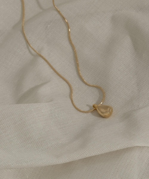 SMELLY(スメリー)の「ワントップメタルスネークチェーンネックレス(ネックレス・レディース・ゴールド・-)」の4枚目の写真