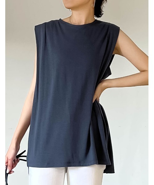 Re:EDIT（リエディ）の「接触冷感とろみショルダータックノースリーブシャツ（タンクトップ・レディース・ホワイト/オレンジ/グリーン/スミクロ/グレイッシュベージュ・MEDIUM/LARGE）」の3枚目の写真