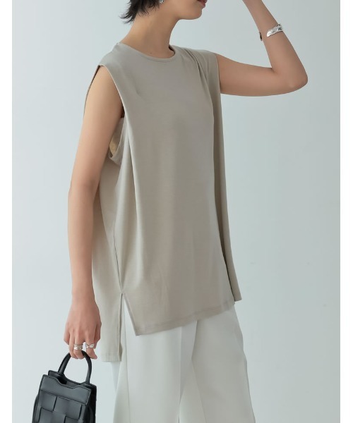 Re:EDIT（リエディ）の「接触冷感とろみショルダータックノースリーブシャツ（タンクトップ・レディース・ホワイト/オレンジ/グリーン/スミクロ/グレイッシュベージュ・MEDIUM/LARGE）」の4枚目の写真