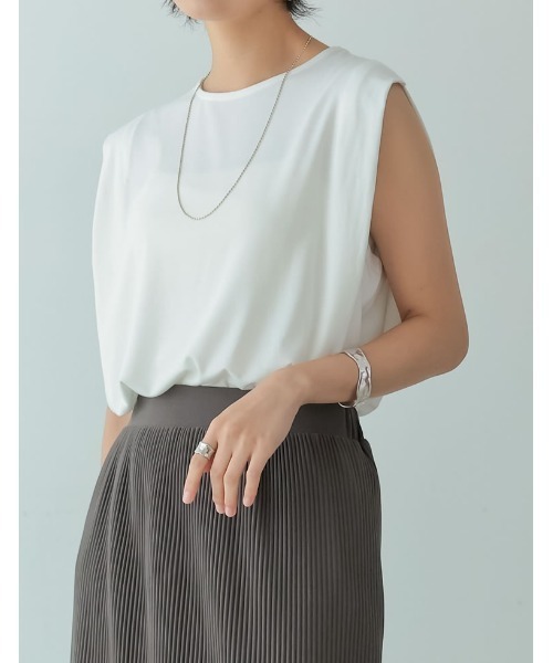 Re:EDIT（リエディ）の「接触冷感とろみショルダータックノースリーブシャツ（タンクトップ・レディース・ホワイト/オレンジ/グリーン/スミクロ/グレイッシュベージュ・MEDIUM/LARGE）」の10枚目の写真