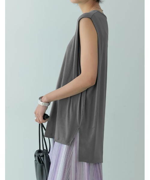 Re:EDIT（リエディ）の「接触冷感とろみショルダータックノースリーブシャツ（タンクトップ・レディース・ホワイト/オレンジ/グリーン/スミクロ/グレイッシュベージュ・MEDIUM/LARGE）」の17枚目の写真