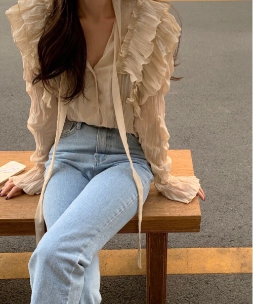 by muni:r（バイ ムニール）の「フリルストラップブラウス（シャツ/ブラウス・レディース・ベージュ/アイボリー・FREE）」の4枚目の写真