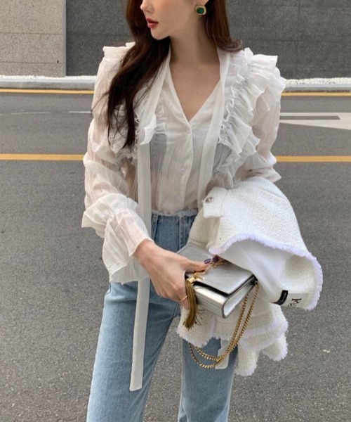 by muni:r（バイ ムニール）の「フリルストラップブラウス（シャツ/ブラウス・レディース・ベージュ/アイボリー・FREE）」の9枚目の写真