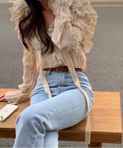 by muni:r（バイ ムニール）の「フリルストラップブラウス（シャツ/ブラウス・レディース・ベージュ/アイボリー・FREE）」の14枚目の写真