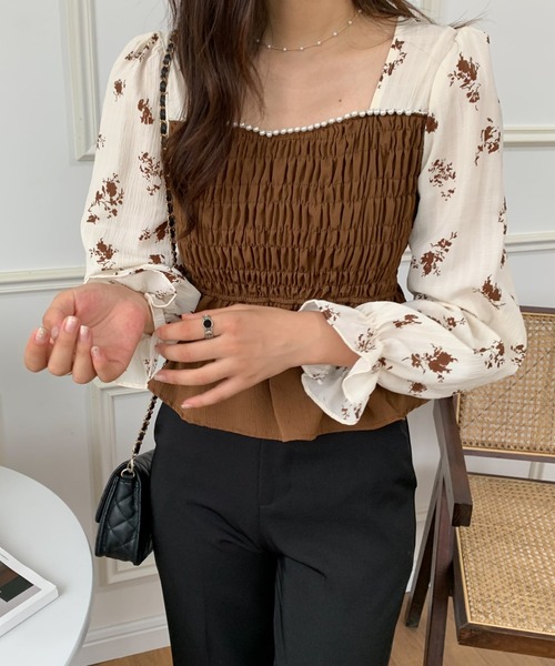 ECLIN（エクラン）の「花柄ドッキングスクエアネックシャーリングペプラムグブラウス（シャツ/ブラウス・レディース・ブラック/ブラウン・FREE）」の16枚目の写真