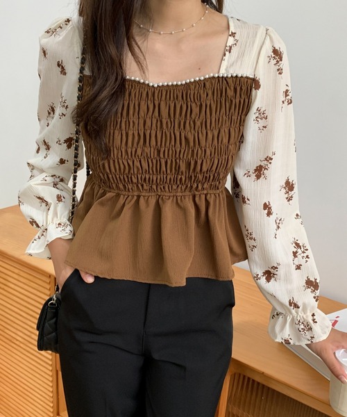 ECLIN（エクラン）の「花柄ドッキングスクエアネックシャーリングペプラムグブラウス（シャツ/ブラウス・レディース・ブラック/ブラウン・FREE）」の21枚目の写真