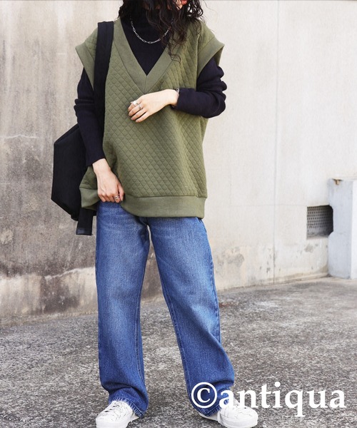 antiqua（アンティカ）の「目を惹く！深めＶネックキルティングベスト（ベスト・レディース・ブラック/カーキ・FREE）」の3枚目の写真