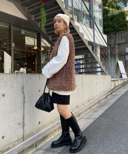 CIAOPANIC（チャオパニック）の「ボリュームファーベスト（ベスト・レディース・オフホワイト/モカ・FREE）」の3枚目の写真