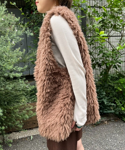 CIAOPANIC（チャオパニック）の「ボリュームファーベスト（ベスト