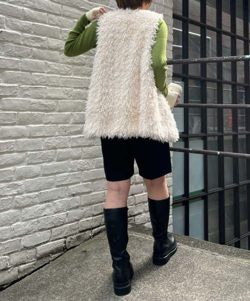 CIAOPANIC（チャオパニック）の「ボリュームファーベスト（ベスト・レディース・オフホワイト/モカ・FREE）」の6枚目の写真