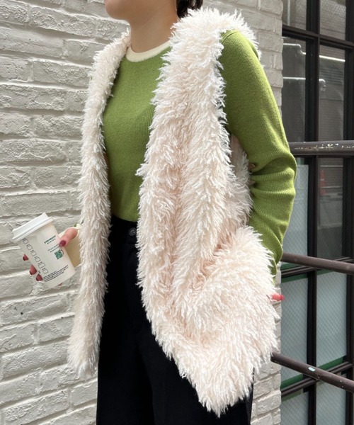 CIAOPANIC（チャオパニック）の「ボリュームファーベスト（ベスト