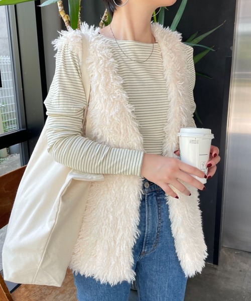 CIAOPANIC（チャオパニック）の「ボリュームファーベスト（ベスト・レディース・オフホワイト/モカ・FREE）」の4枚目の写真