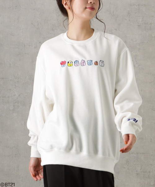 BT21（ビーティーイシビル）の「【アクリルチャーム付き】BT21 アソートトレーナー（スウェット・レディース・ブラック/ホワイト系1/ホワイト/ブラック系1・フリー）」の3枚目の写真