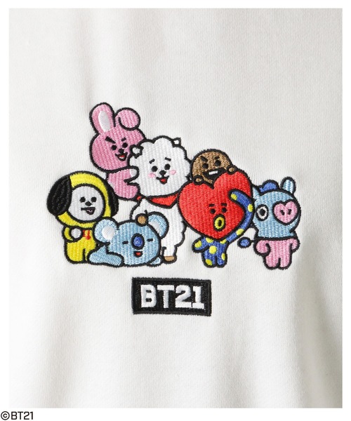BT21（ビーティーイシビル）の「【アクリルチャーム付き】BT21 アソートトレーナー（スウェット・レディース・ブラック/ホワイト系1/ホワイト/ブラック系1・フリー）」の17枚目の写真
