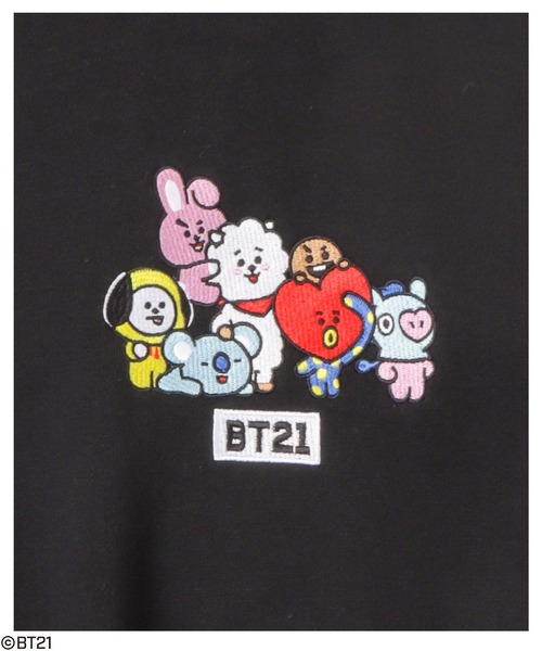 BT21（ビーティーイシビル）の「【アクリルチャーム付き】BT21 アソートトレーナー（スウェット・レディース・ブラック/ホワイト系1/ホワイト/ブラック系1・フリー）」の9枚目の写真