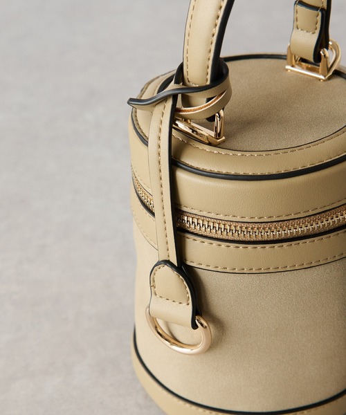 un dix cors（アンディコール）の「コーデが華やぐ　バニティバッグ（ハンドバッグ・レディース・ブラック/レッド/ベージュ・FREE）」の13枚目の写真