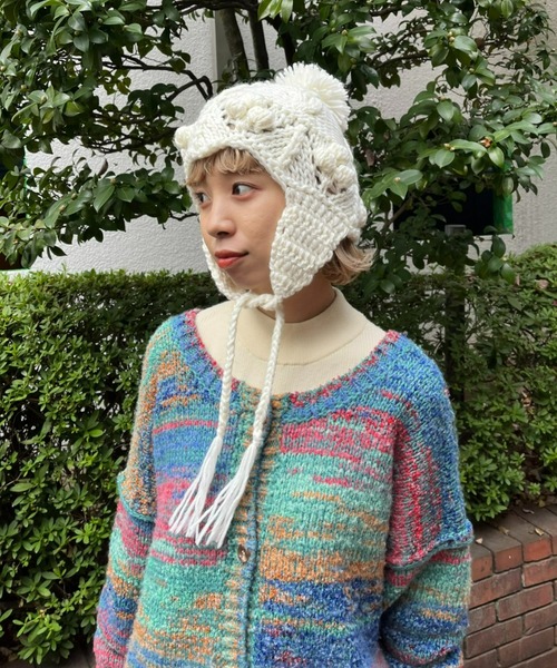 CIAOPANIC（チャオパニック）の「ボンボン付きハンド編みニットバラクラバ/ニットキャップ（ニットキャップ/ビーニー・レディース・オフホワイト/ボルドー/ブラウン・FREE）」の8枚目の写真