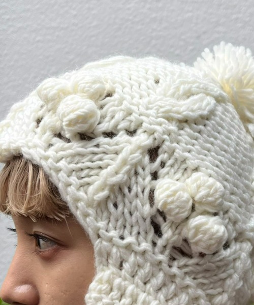 CIAOPANIC（チャオパニック）の「ボンボン付きハンド編みニットバラクラバ/ニットキャップ（ニットキャップ/ビーニー・レディース・オフホワイト/ボルドー/ブラウン・FREE）」の19枚目の写真