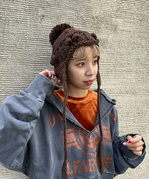 CIAOPANIC（チャオパニック）の「ボンボン付きハンド編みニットバラクラバ/ニットキャップ（ニットキャップ/ビーニー・レディース・オフホワイト/ボルドー/ブラウン・FREE）」の9枚目の写真