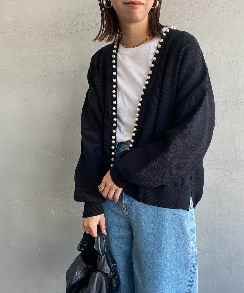 JEANS FACTORY （ジーンズファクトリー）の「[MAISON DE L'ALLURE/メゾンドゥラリュール] パールデザイン ニットカーディガン（ニット/セーター・レディース・ネイビー/ブラック/オフホワイト・F）」の5枚目の写真