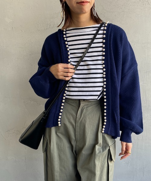 JEANS FACTORY （ジーンズファクトリー）の「[MAISON DE L'ALLURE/メゾンドゥラリュール] パールデザイン ニットカーディガン（ニット/セーター・レディース・ネイビー/ブラック/オフホワイト・F）」の6枚目の写真