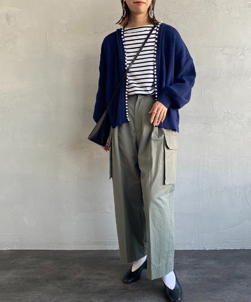 JEANS FACTORY （ジーンズファクトリー）の「[MAISON DE L'ALLURE/メゾンドゥラリュール] パールデザイン ニットカーディガン（ニット/セーター・レディース・ネイビー/ブラック/オフホワイト・F）」の11枚目の写真