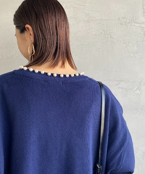 JEANS FACTORY （ジーンズファクトリー）の「[MAISON DE L'ALLURE/メゾンドゥラリュール] パールデザイン ニットカーディガン（ニット/セーター・レディース・ネイビー/ブラック/オフホワイト・F）」の7枚目の写真