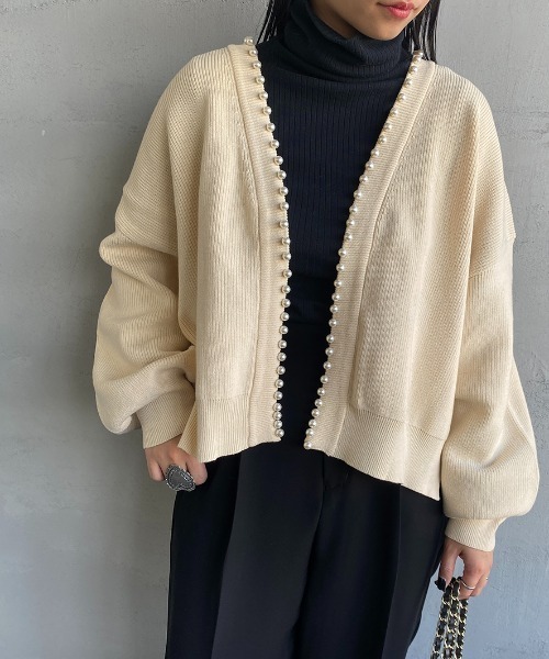 JEANS FACTORY （ジーンズファクトリー）の「[MAISON DE L'ALLURE/メゾンドゥラリュール] パールデザイン ニットカーディガン（ニット/セーター・レディース・ネイビー/ブラック/オフホワイト・F）」の13枚目の写真