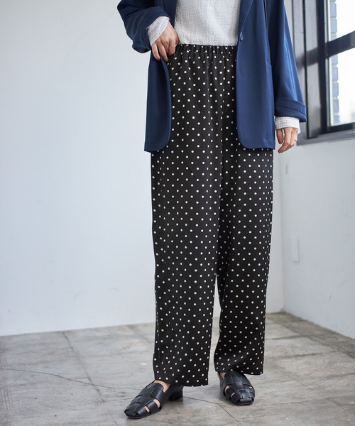 LEPSIM（レプシィム）の「ツヤサテンガライージーパンツ　179314（その他パンツ・レディース・ベージュ系その他/ベージュ系その他2/ブラック系その他/ブルー系その他・FREE）」の5枚目の写真