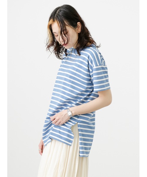 Samansa Mos2 blue(サマンサモスモスブルー)の「ボーダーチュニックTシャツ(Tシャツ/カットソー・レディース・ベージュ/サックスブルー/オフホワイト・フリ-)」の1枚目の写真