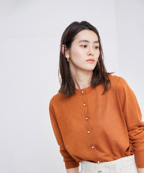 ROPE'（ロペ）の「イミテーションパールボタンカーディガン（カーディガン/ボレロ・レディース・オレンジ系その他2/ブラック/ベージュ系その他・38）」の5枚目の写真