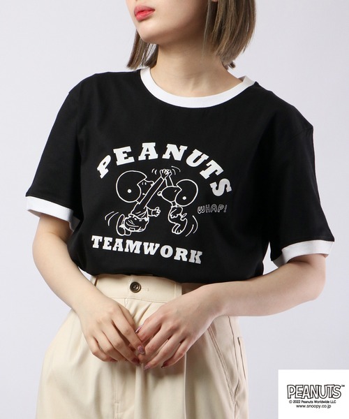 PEANUTS(ピーナッツ)の「PEANUTS スヌーピー 半袖 Tシャツ(Tシャツ/カットソー・レディース・ホワイト系その他/ブラック系その他/杢グレー/ブルーグレー/オートミール/ブラック系その他2/ネイビー系/ブラック/オフホワイト/カーキ/ベージュ/レッド/ホワイト/ネイビー/ピンクベージュ・M/L/LL)」の21枚目の写真