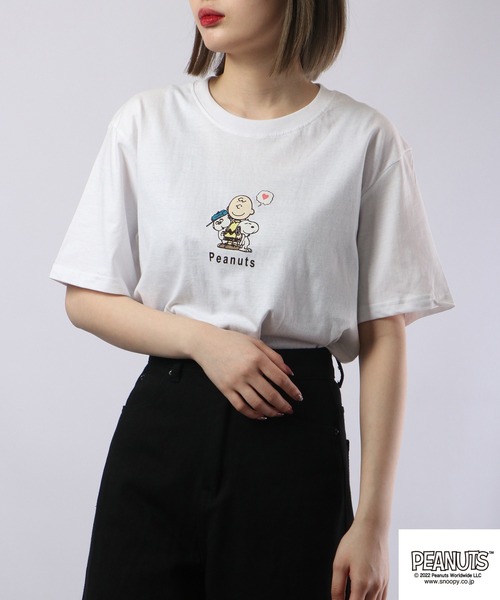PEANUTS(ピーナッツ)の「PEANUTS スヌーピー 半袖 Tシャツ(Tシャツ/カットソー・レディース・ホワイト系その他/ブラック系その他/杢グレー/ブルーグレー/オートミール/ブラック系その他2/ネイビー系/ブラック/オフホワイト/カーキ/ベージュ/レッド/ホワイト/ネイビー/ピンクベージュ・M/L/LL)」の16枚目の写真