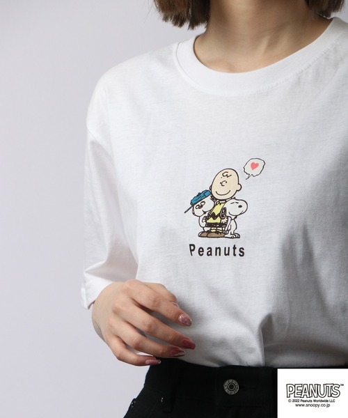 PEANUTS(ピーナッツ)の「PEANUTS スヌーピー 半袖 Tシャツ(Tシャツ/カットソー・レディース・ホワイト系その他/ブラック系その他/杢グレー/ブルーグレー/オートミール/ブラック系その他2/ネイビー系/ブラック/オフホワイト/カーキ/ベージュ/レッド/ホワイト/ネイビー/ピンクベージュ・M/L/LL)」の20枚目の写真