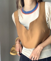 Q | Vカッティング ショートビスチェ(ベスト)