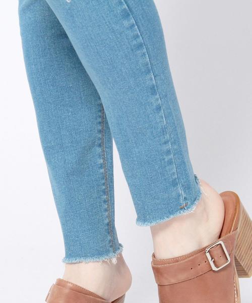 Another Edition（アナザーエディション）の「クラッシュスキニーデニム2/AEBC CRASH SKINY DNMⅡ◆（デニムパンツ・レディース・ライトブルー/コバルトブルー・MEDIUM/SMALL）」の10枚目の写真