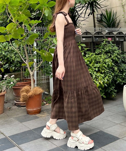 INGNI(イング)の「肩リボンシャーリングチェック柄ワンピース(ワンピース・レディース・ブラック系/ブラウン系その他2・M)」の11枚目の写真