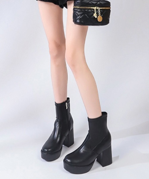 Shoes in Closet（シューズインクローゼット）の「厚底チャンキー ハイソール ストレッチ ショートブーツ 6845（ブーツ・レディース・ブラック/ホワイト・S/M/L/LL）」の4枚目の写真