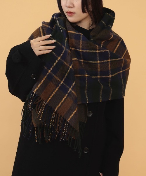 BEAMS HEART（ビームスハート）の「BEAMS HEART / チェック柄 大判ストール（ストール/ショール・レディース・ネイビー/ホワイト系その他5/ベージュ/パープル/ブラック/ブルー系その他・FREE）」の4枚目の写真