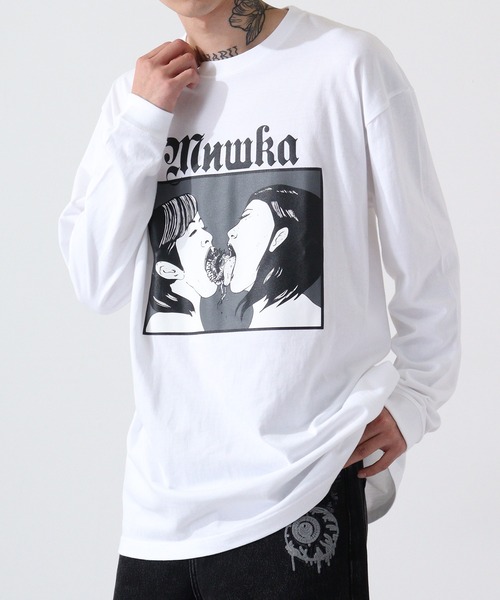 MISHKA(ミシカ)の「MISHKA L/T ロングスリーブTシャツ(Tシャツ/カットソー・メンズ・ブラック/ホワイト/ブラック系その他/ホワイト系その他/ブラック系その他2/ホワイト系その他2/ブラック系その他3/ホワイト系その他3/パープル/サンドベージュ/ブラック系その他4/ブラック系その他5/ホワイト系その他4/ブラック系その他6/パープル系その他/ブラック系その他7・M/L/XL)」の3枚目の写真