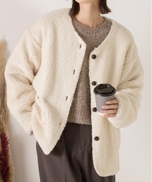 ad thie(アドティエ)のノーカラーポケ付き ボアジャケット(ノーカラージャケット)