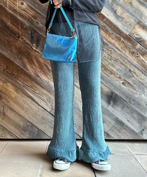 mi via loca（ミヴィアロカ）の「シャイニーベロアプリーツ 裾フリルパンツ（その他パンツ・レディース・ブラック/ブルー/マスタード・FREE）」の3枚目の写真